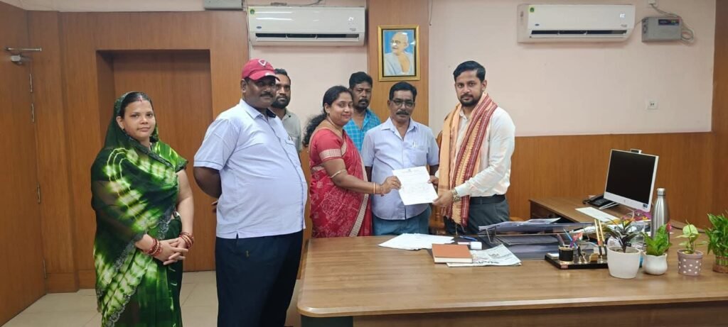 ପାନୀୟ ଜଳ ସଙ୍କଟ ନେଇ ଉପଜିଲ୍ଲାପାଳଙ୍କୁ ଦାବିପତ୍ର. , ରାସ୍ତା ଅବରୋଧ ପାଇଁ ଚେତାବନୀ