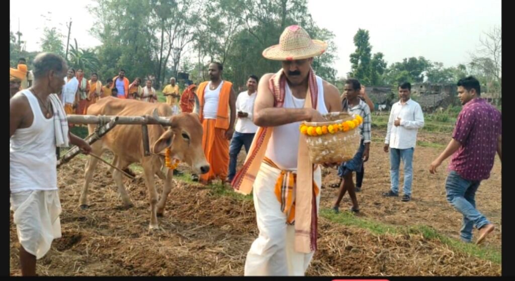 କଙ୍କିନାଳୀ ଗ୍ରାମରେ ଅଖିମୁଠି ଅନୁକୂଳ କଲେ ବିଧାୟକ ପ୍ରତାପ ଚନ୍ଦ୍ର ପ୍ରଧାନ