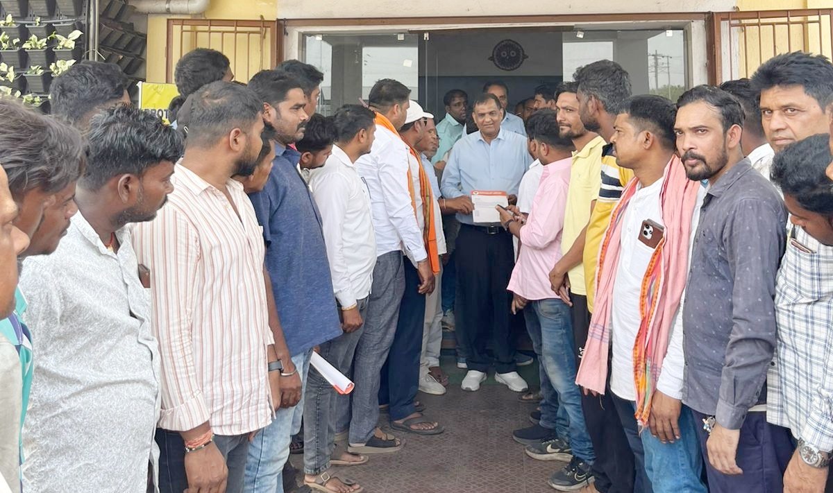 You are currently viewing କଣିହାଁ ଭାଜପା ମଣ୍ଡଳ ପକ୍ଷରୁ କୋଇଲା ଖଣି ମହାପ୍ରବନ୍ଧକଙ୍କୁ ଦାବିପତ୍ର: ନିଯୁକ୍ତି ନ ହେଲେ ଖଣି କାର୍ଯ୍ୟ ଠପ୍ ଚେତାବନୀ