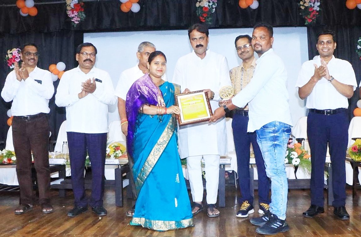 You are currently viewing ଜାତୀୟ ପଞ୍ଚାୟତରାଜ ଦିବସ: ୧୨୪ ହିତାଧିକାରୀଙ୍କୁ ମିଳିଲା ଅନ୍ତ୍ୟୋଦୟ ଗୃହ