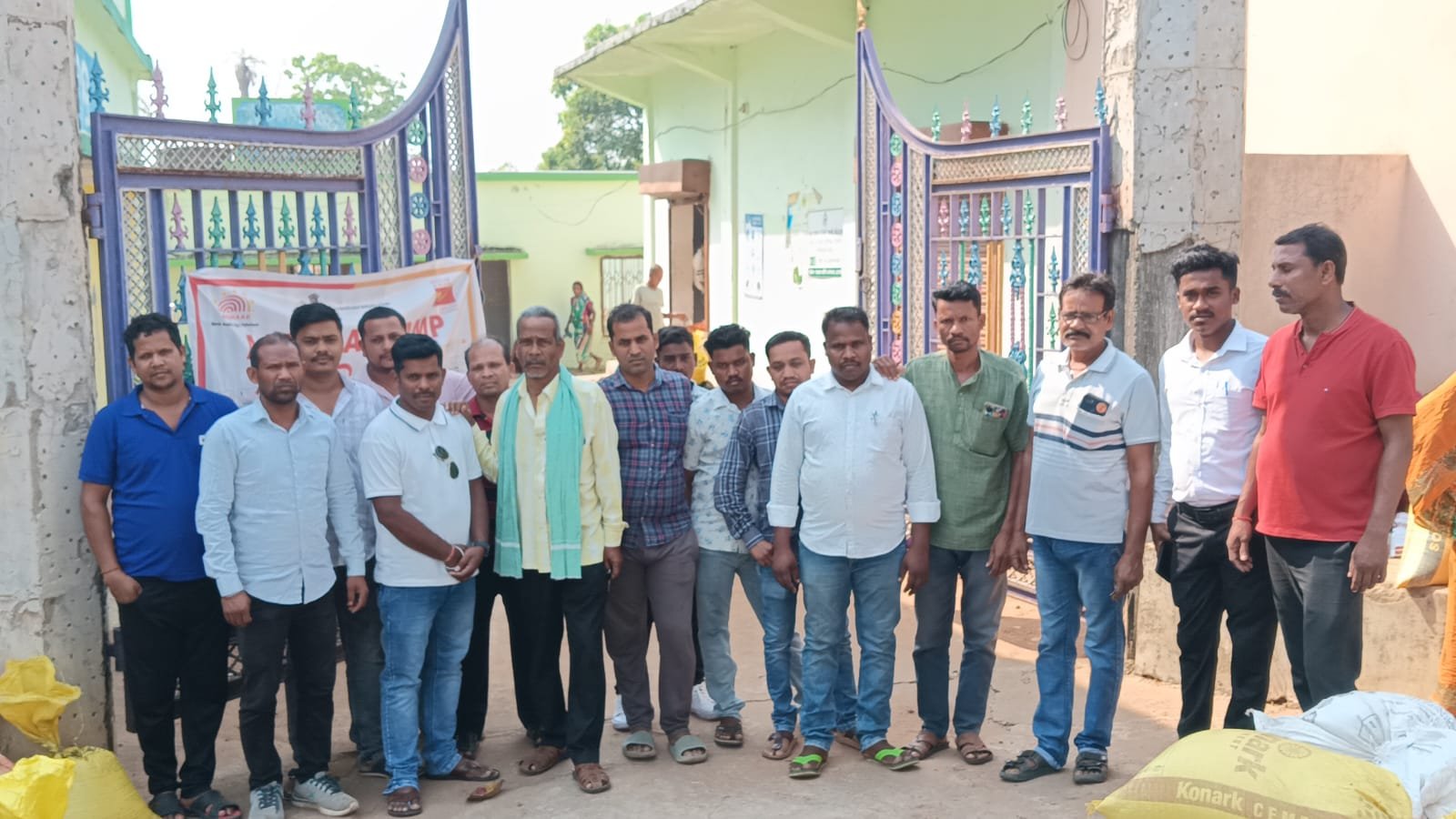 You are currently viewing ହିତାଧିକାରୀଙ୍କ ପାଖରେ ପହଞ୍ଚୁ ସରକାରୀ ଯୋଜନା; ପିଇଓଙ୍କୁ ଭେଟିଲେ ବିଜେପି କର୍ମକର୍ତ୍ତା