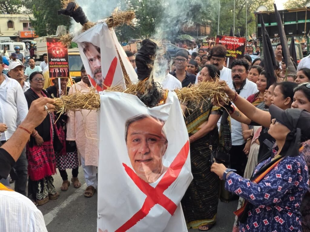 ଅନୁଗୁଳରେ ବିଜେପିର ଜନ ଆକ୍ରୋଶ ମହିଳା ସମାବେଶ: ରାହୁଲ ଓ ନବୀନଙ୍କ କୁଶ ପୁତ୍ତଳିକା ଦାହ