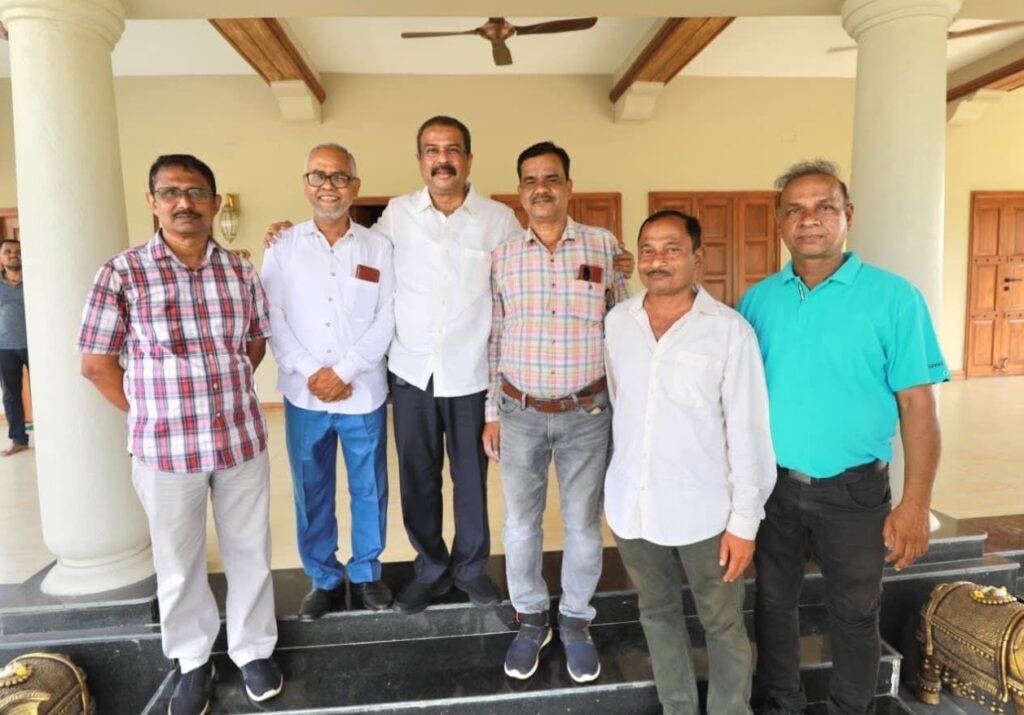 ପିଲାଦିନର ସାଙ୍ଗଙ୍କୁ ଭେଟିଲେ କେନ୍ଦ୍ରମନ୍ତ୍ରୀ ଧର୍ମେନ୍ଦ୍ର ପ୍ରଧାନ; ତାଳଚେରରେ ବିତାଇଲେ କିଛି ଭାବବିହ୍ୱଳ ମୁହୂର୍ତ୍ତ