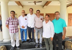 Read more about the article ପିଲାଦିନର ସାଙ୍ଗଙ୍କୁ ଭେଟିଲେ କେନ୍ଦ୍ରମନ୍ତ୍ରୀ ଧର୍ମେନ୍ଦ୍ର ପ୍ରଧାନ; ତାଳଚେରରେ ବିତାଇଲେ କିଛି ଭାବବିହ୍ୱଳ ମୁହୂର୍ତ୍ତ