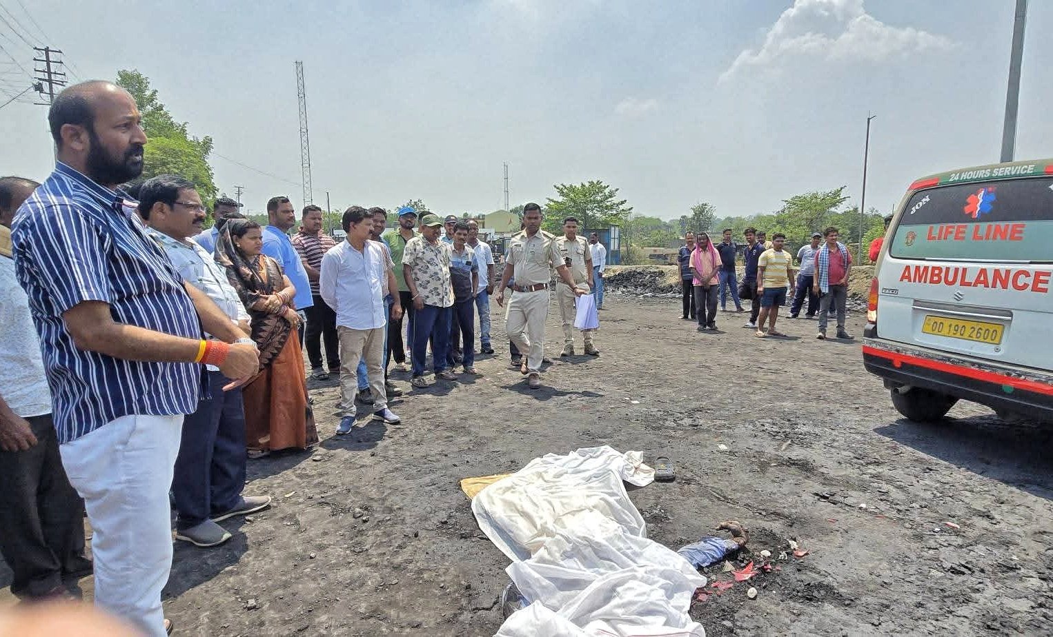 You are currently viewing ତାଳଚେର ହିଙ୍ଗୁଳା ଖଣିରେ ଭୟଙ୍କର ଦୁର୍ଘଟଣା: ଡମ୍ପର ଧକ୍କାରେ ଅପରେଟରଙ୍କ ମୃତ୍ୟୁ, ଉତ୍ତେଜନା ଜାରି