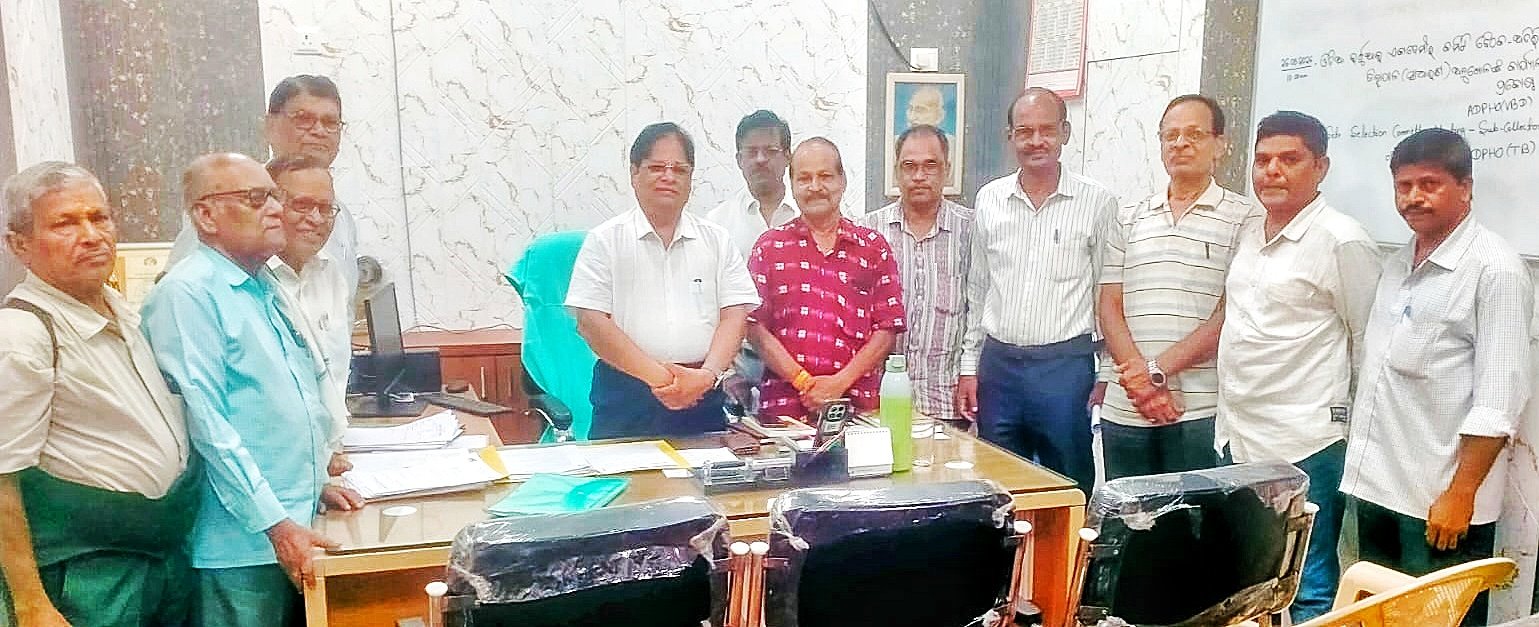 You are currently viewing ଅନୁଗୁଳ ଜିଲ୍ଲାରେ ସ୍ୱାସ୍ଥ୍ୟସେବା ସୁଧାର ଦାବି: ସିଡିଏମଓଙ୍କୁ ୭ ଦଫା ଦାବିପତ୍ର ଦେଲା ଜନଜୀବନ ସୁରକ୍ଷା କମିଟି