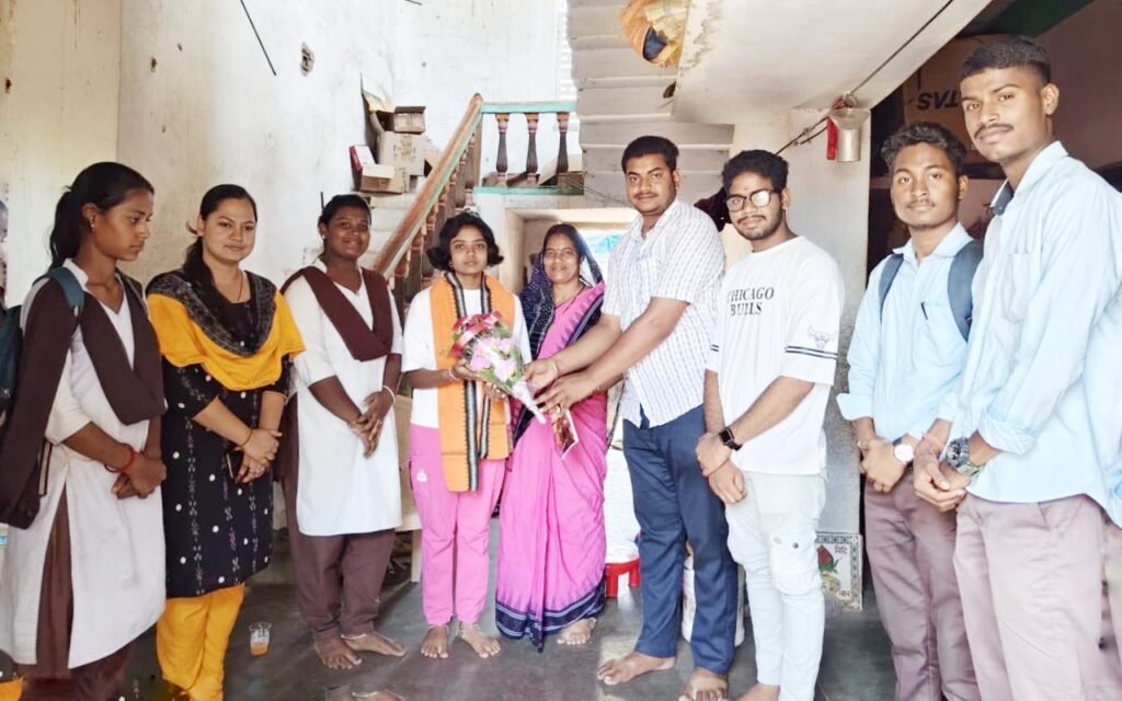 ସଫଳତାକୁ ସମ୍ମାନ: ଦଶମ ବୋର୍ଡ କୃତୀ ଛାତ୍ରୀ ଆଦ୍ୟାଶାଙ୍କୁ ଏବିଭିପି ପକ୍ଷରୁ ସମ୍ବର୍ଦ୍ଧନା