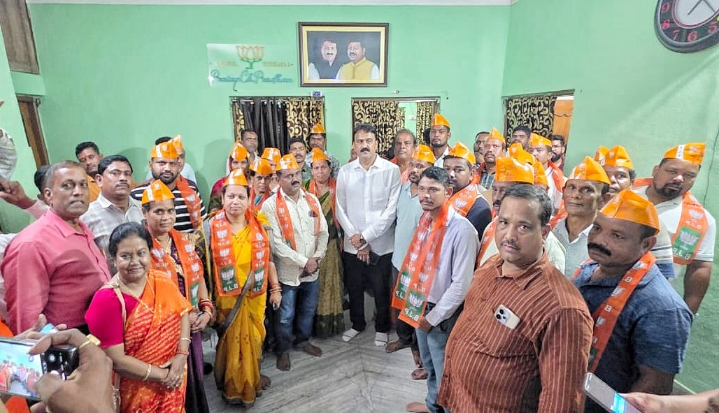 You are currently viewing ଅନୁଗୁଳରେ ମିଶ୍ରଣ ପର୍ବ: ବହୁ ବିଜେଡି କର୍ମୀ ବିଜେପିରେ ସାମିଲ
