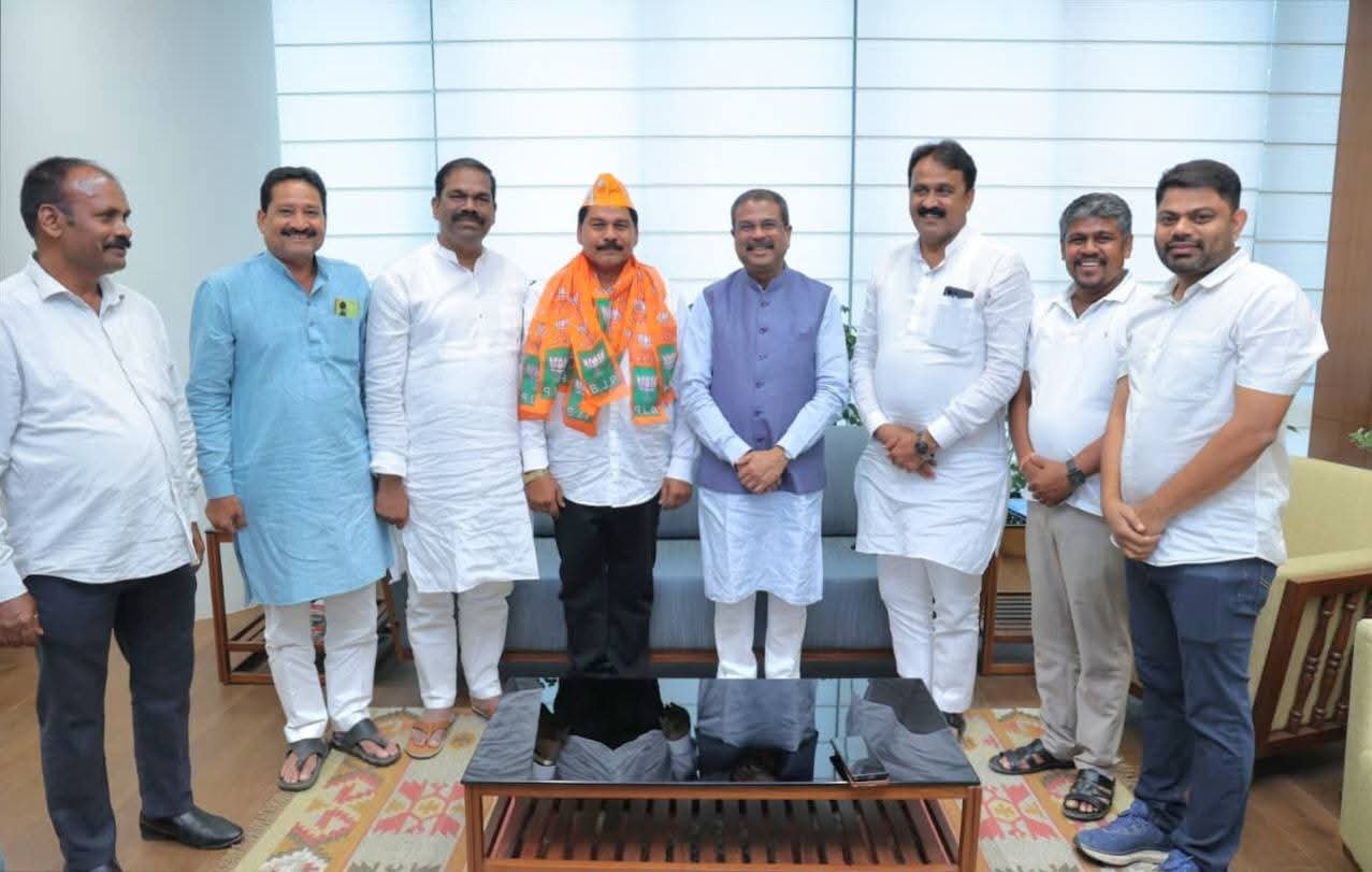 You are currently viewing ବିଜେପିରେ ସାମିଲ ହେଲେ ବରିଷ୍ଠ ନେତା ଧରଣୀଧର ସାହୁ
