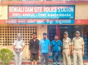 Read more about the article ପଞ୍ଚାୟତ ଅଧିକାରୀଙ୍କୁ ଆକ୍ରମଣ ଘଟଣା: ନାଏବ ସରପଞ୍ଚଙ୍କ ସ୍ୱାମୀଙ୍କ ସମେତ ୩ ଗିରଫ