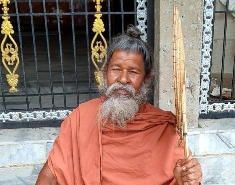 ଅଙ୍ଗାରବନ୍ଧ ମହିମା ଧାମରେ ଶୋକ: ନଦୀରେ ବୁଡ଼ି ଆଖି ବୁଜିଲେ ୯୦ ବର୍ଷୀୟ ତ୍ୟାଗୀ ସୁରେନ୍ଦ୍ର ଦାସ