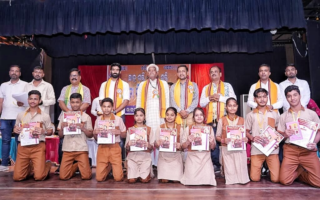ଅନୁଗୁଳରେ ଏବିଭିପିର ମେଧାବୀ ଅଭିନନ୍ଦନ ସମାରୋହ; ୪୪୦ରୁ ଊର୍ଦ୍ଧ୍ୱ କୃତୀ ବିଦ୍ୟାର୍ଥୀ ସମ୍ବର୍ଦ୍ଧିତ
