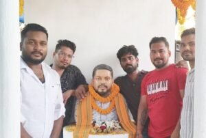 Read more about the article ମୃତ୍ୟୁ ପରେ ବି ଅତୁଟ ଭାଇର ପ୍ରେମ: ବଡ଼ ଭାଇଙ୍କ ସ୍ମୃତିରେ ସାନ ଭାଇର ନିଆରା ଜନ୍ମଦିନ ପାଳନ
