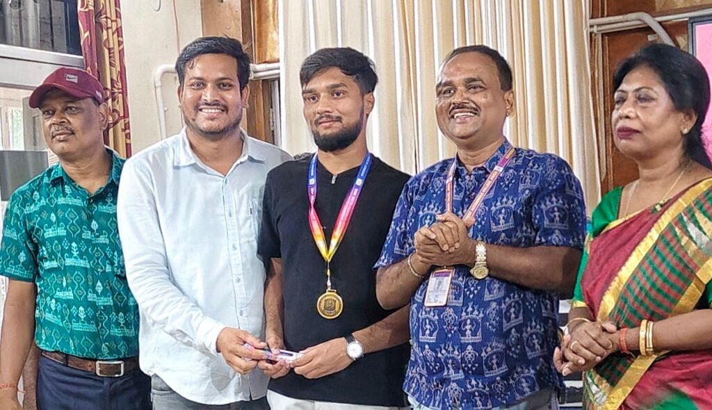 ଅନୁଗୁଳ ମହାବିଦ୍ୟାଳୟର ସ୍ନାତକ ଓ ସ୍ନାତକୋତ୍ତର ବିଭାଗର ପରୀକ୍ଷାଫଳ ପ୍ରକାଶିତ,ଶ୍ରେଷ୍ଠ ଛାତ୍ରଛାତ୍ରୀଙ୍କୁ ଦିଆଗଲା ସମ୍ବର୍ଦ୍ଧନା