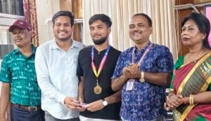 Read more about the article ଅନୁଗୁଳ ମହାବିଦ୍ୟାଳୟର ସ୍ନାତକ ଓ ସ୍ନାତକୋତ୍ତର ବିଭାଗର ପରୀକ୍ଷାଫଳ ପ୍ରକାଶିତ,ଶ୍ରେଷ୍ଠ ଛାତ୍ରଛାତ୍ରୀଙ୍କୁ ଦିଆଗଲା ସମ୍ବର୍ଦ୍ଧନା