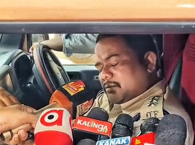 ବନବିଭାଗ ଗାଡ଼ିରେ କାଠ ଚାଲାଣ ଘଟଣା: ଆଠଗଡ଼ ଡିଏଫଓଙ୍କୁ ତଦନ୍ତଭାର