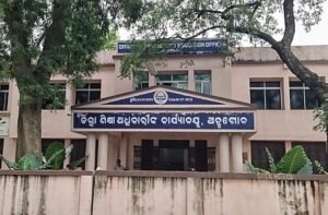 Read more about the article ୧୨୦ ଶିକ୍ଷକଙ୍କ ବେଆଇନ ବଦଳି: ରାଜ୍ୟ ସରକାରଙ୍କ ତନାଘନା