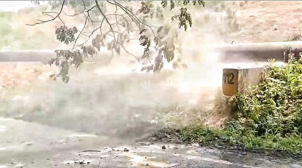 ଫାଟିଲା ଆସ୍ ପଣ୍ଡ ପାଇପ୍: କଣିହାଁ–ଡେରଙ୍ଗ ରାସ୍ତାରେ ଯାତାୟାତ ବାଧାପ୍ରାପ୍ତ