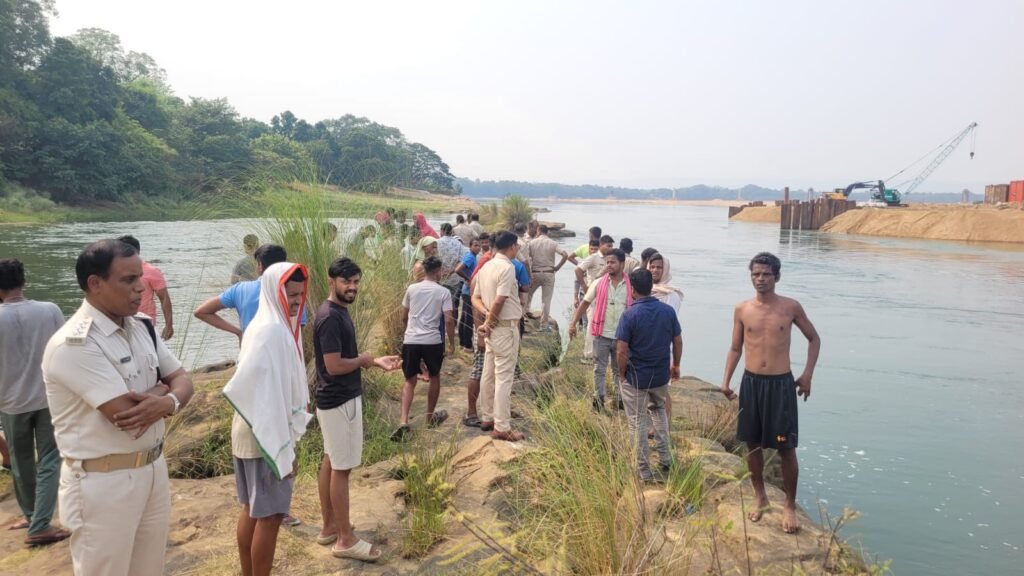 ନଦୀରେ ଭାସିଗଲେ ୩ ଜଣ: ଜଣେ ମୃତ, ଦୁଇ ନିଖୋଜ