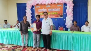Read more about the article ମେଧାବୀ କଲେଜ୍ ଛାତ୍ରଛତ୍ରୀଙ୍କୁ ସମ୍ବର୍ଧନା
