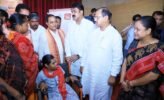 ‘ବିକାଶର ଧାରା, ଓଡ଼ିଶା ସାରା’: ଅନୁଗୋଳରେ ସରକାରଙ୍କ ୨ ବର୍ଷ ପୂର୍ତ୍ତି ଉତ୍ସବ, ବିଭିନ୍ନ ଯୋଜନାର ହିତାଧିକାରୀଙ୍କୁ ସହାୟତା ବଣ୍ଟନ