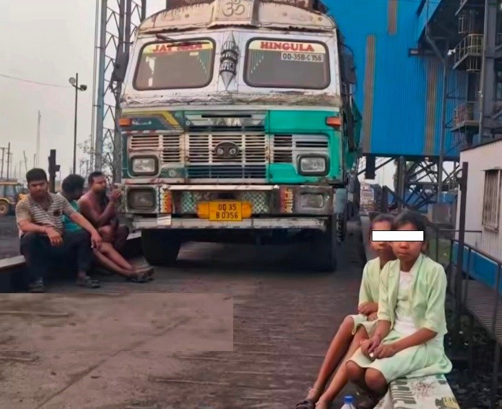 ଶିକ୍ଷା ପାଇଁ ରାସ୍ତାରେ ନାବାଳିକା: ତାଳଚେରରେ ଉତ୍ତେଜନା