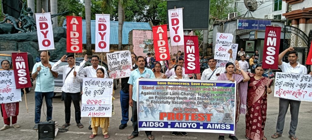 ଶିକ୍ଷା ବ୍ୟବସ୍ଥାରେ ପରିବର୍ତ୍ତନ ଦାବି: ଅନୁଗୋଳରେ ପ୍ରତିବାଦ ସଭା