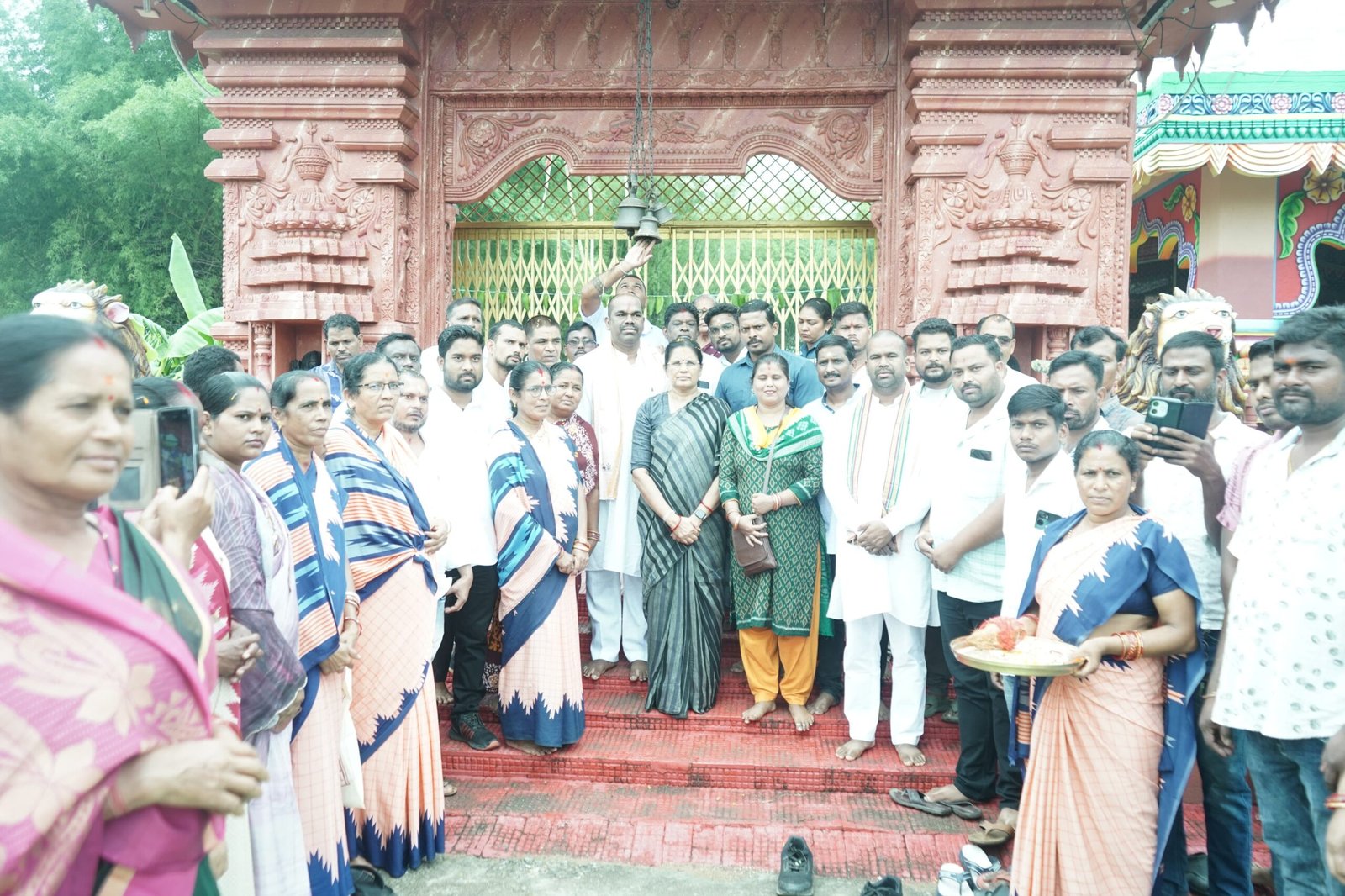 You are currently viewing କୋଶଳା ଓ ଛେଣ୍ଡିପଦାରେ ଉପମୁଖ୍ୟମନ୍ତ୍ରୀଙ୍କୁ ଭବ୍ୟ ସ୍ୱାଗତ: ମନ୍ଦିର ଦର୍ଶନ ସହ ବୃକ୍ଷରୋପଣ କଲେ ପ୍ରଭାତୀ ପରିଡ଼ା