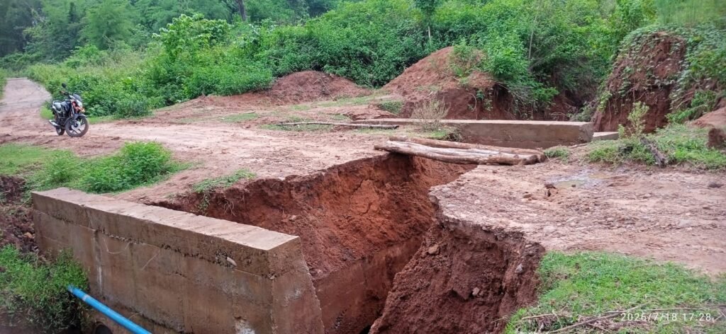 ପ୍ରବଳ ବର୍ଷାରେ ଧୋଇଗଲା ସିଟିକୋଇଲି-କନ୍ଧକୋଇଲି ରାସ୍ତା, ଦୁର୍ଦ୍ଦଶାରେ ୫ ଶହ ପରିବାର