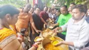 ବାହୁଡ଼ାରେ ଓକିଲ ସଂଘର ସେବାକାର୍ଯ୍ୟ: କୋର୍ଟ ସମ୍ମୁଖରେ ପ୍ରସାଦ ବଣ୍ଟନ