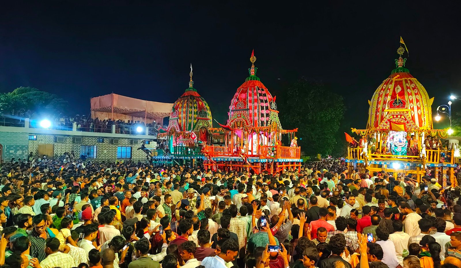 You are currently viewing ବାହୁଡ଼ିଲେ କଳା ସାଆନ୍ତ ଭାଇ ଭଉଣୀଙ୍କୁ ଘେନି