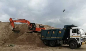 Read more about the article ବେଆଇନ ବାଲି ଡିପୋ ଉପରେ ଚଢ଼ାଉ: ୫୪ ହଜାର ଜୋରିମାନା, ବାଲି ଜବତ ନେଇ ପ୍ରଶ୍ନ