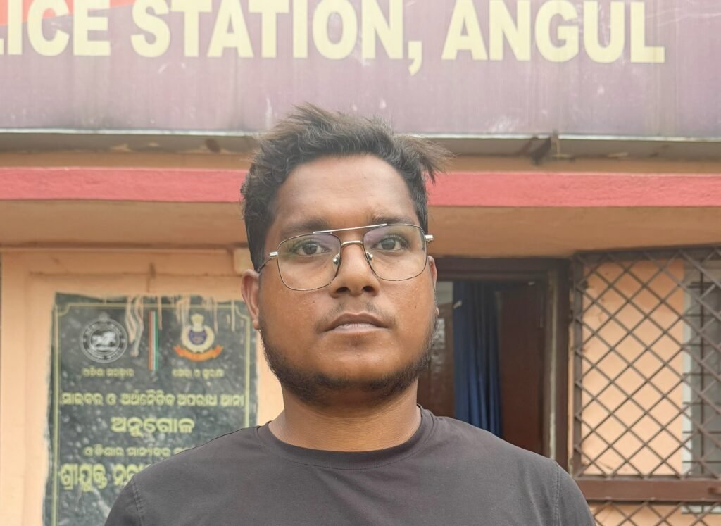 ଗ୍ରାହକଙ୍କ ଆକାଉଣ୍ଟ ହ୍ୟାକ୍ କରି ଲକ୍ଷାଧିକ ଟଙ୍କା ହଡ଼ପ ଅଭିଯୋଗ: ବ୍ୟାଙ୍କର ରିଲେସନସିପ୍ ମ୍ୟାନେଜର ଗିରଫ