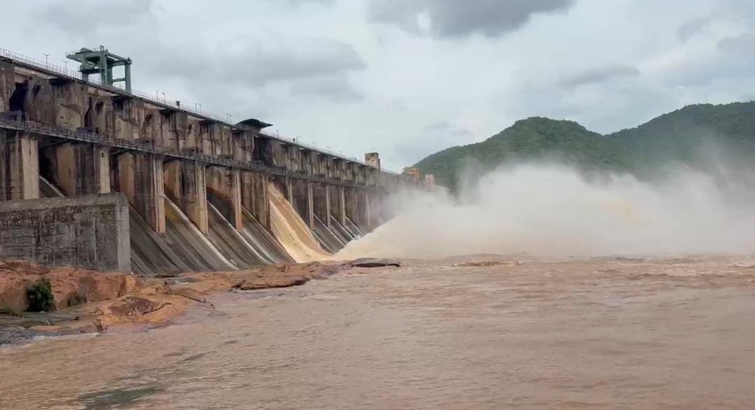 You are currently viewing ପୁଣି ଖୋଲାଗଲା ରେଙ୍ଗାଳି ଡ୍ୟାମର ଗେଟ୍: ତଳମୁଣ୍ଡ ପାଇଁ ସତର୍କ ସୂଚନା ଜାରି