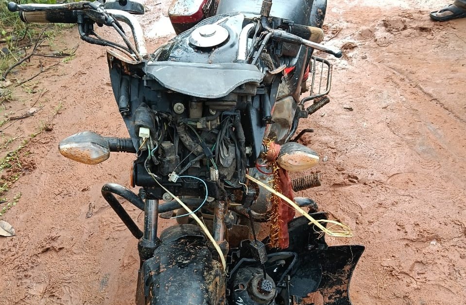 ଛେଣ୍ଡିପଦାରେ ହାତୀ ଉତ୍ପାତ; ଅଳ୍ପକେ ବର୍ତ୍ତିଲେ ସ୍କ୍ୱାଡ୍ କର୍ମଚାରୀ