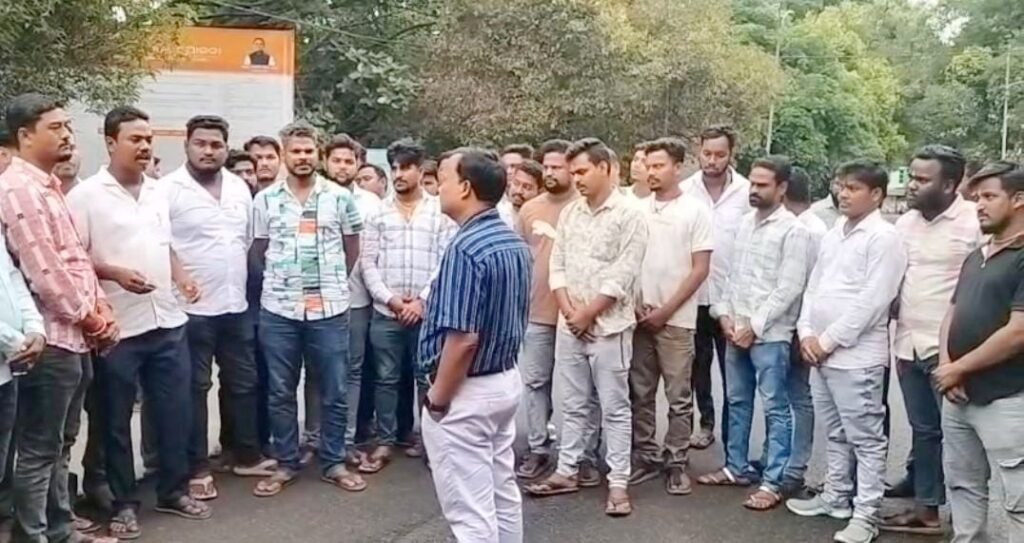 ବେକାରୀ ଓ ପ୍ରଦୂଷଣ ସମସ୍ୟା: ଜିଲ୍ଲାପାଳଙ୍କୁ ଦାବିପତ୍ର ଦେଲେ ବଡ଼ଯୋରଡ଼ା ଗ୍ରାମବାସୀ