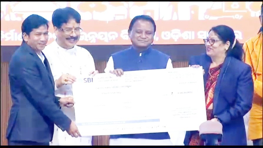 You are currently viewing ଟିକସ ଆଦାୟରେ ପ୍ରଥମ: ଆଠମଲ୍ଲିକ ଏନଏସିକୁ ୧ କୋଟି ଟଙ୍କାର ପୁରସ୍କାର