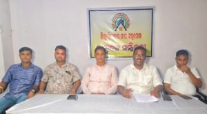 Read more about the article ଟେଣ୍ଡର ବର୍ଜନ କଲା ଅନୁଗୋଳ ଜିଲ୍ଲା ଠିକାଦାର ସଂଘ: ବାତିଲ୍‌ ଟେଣ୍ଡରର ଫି’ ଫେରସ୍ତ ଦାବି