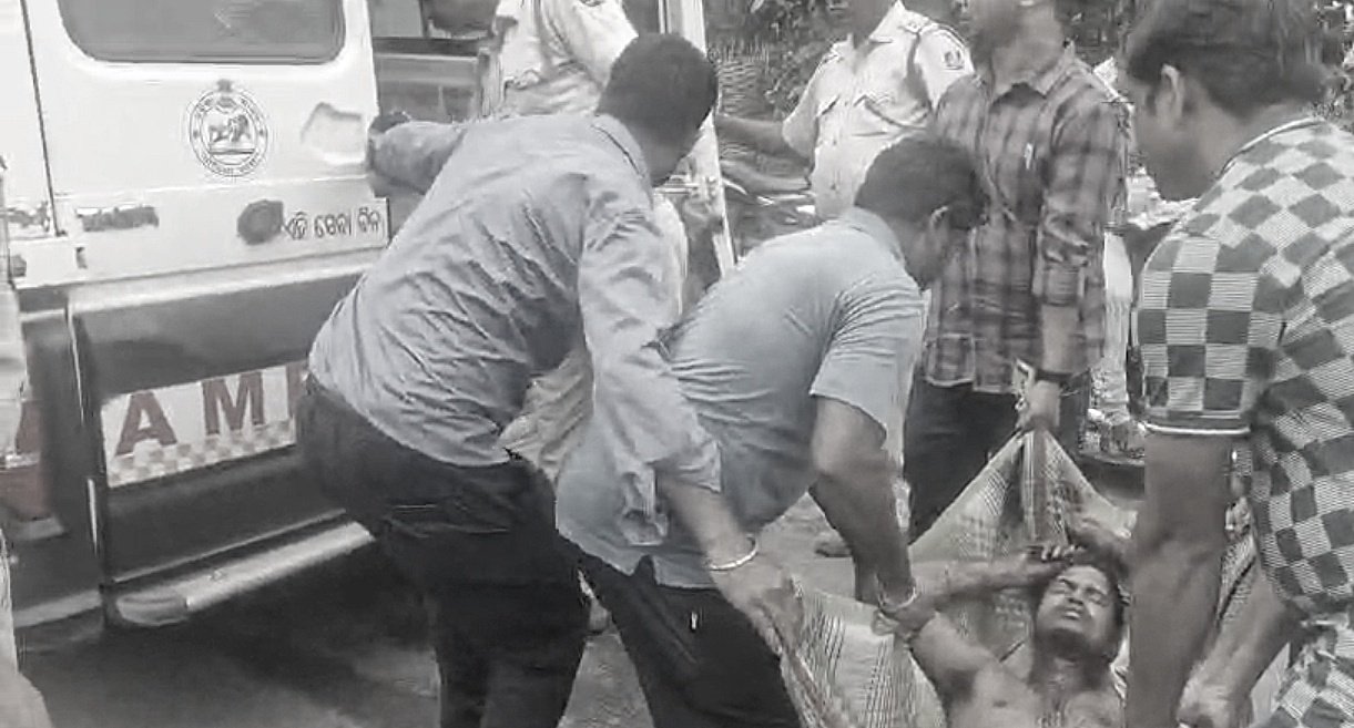 You are currently viewing ସାମାନ୍ୟ ବଚସାରୁ ତୁମୁଳକାଣ୍ଡ: ସାଙ୍ଗକୁ ଛୁରୀ ଭୁସି ହତ୍ୟା, ଜଣେ ଗୁରୁତର