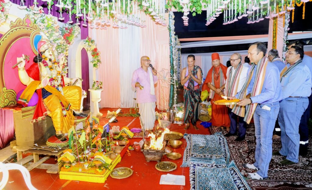 ଜିନ୍ଦଲ ଷ୍ଟିଲ୍‌ରେ ‘ଶ୍ରମବୀର’ମାନଙ୍କ ସହ ବିଶ୍ୱକର୍ମା ପୂଜା ପାଳନ କଲେ ନବୀନ ଜିନ୍ଦଲ