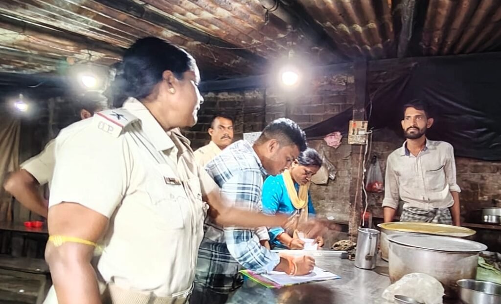ସହରରେ ବିକ୍ରି ହେଉଛି ବାସୀ ଖାଦ୍ୟ, ଚଢ଼ାଉ କଲା ଖାଦ୍ୟ ସୁରକ୍ଷା ବିଭାଗ: ୧୫ କେଜିରୁ ଅଧିକ ଖାଦ୍ୟ ନଷ୍ଟ, ୧୪ ଦୋକାନୀଙ୍କଠୁ ୧୮ ହଜାର ୭୦୦ ଜରିମାନା ଆଦାୟ