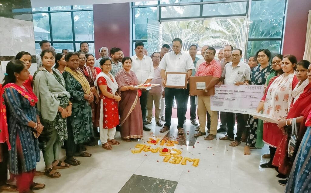 ପୌର ନିର୍ବାହୀ ଅଧିକାରୀଙ୍କୁ ଉଚ୍ଛ୍ୱସିତ ସମ୍ୱର୍ଦ୍ଧନା
