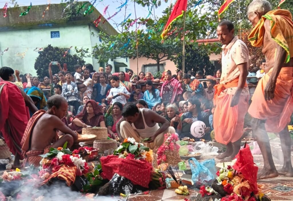 ଧୂପ, ଦୀପ ଓ ବାଜାବାଣରେ କମ୍ପିଲା ମା’ ମାହେଶ୍ୱରୀଙ୍କ ପୀଠ: ଭକ୍ତିମୟ ପରିବେଶରେ ବାର୍ଷିକ ପୂଜା ସମ୍ପନ୍ନ