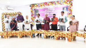 Read more about the article ଡ଼ା ମନୋରଞ୍ଜନ ପଣ୍ଡାଙ୍କ ଗଳ୍ପ ସଙ୍କଳନ “ଅବୁଝା ସକାଳ” ଉନ୍ମୋଚିତ