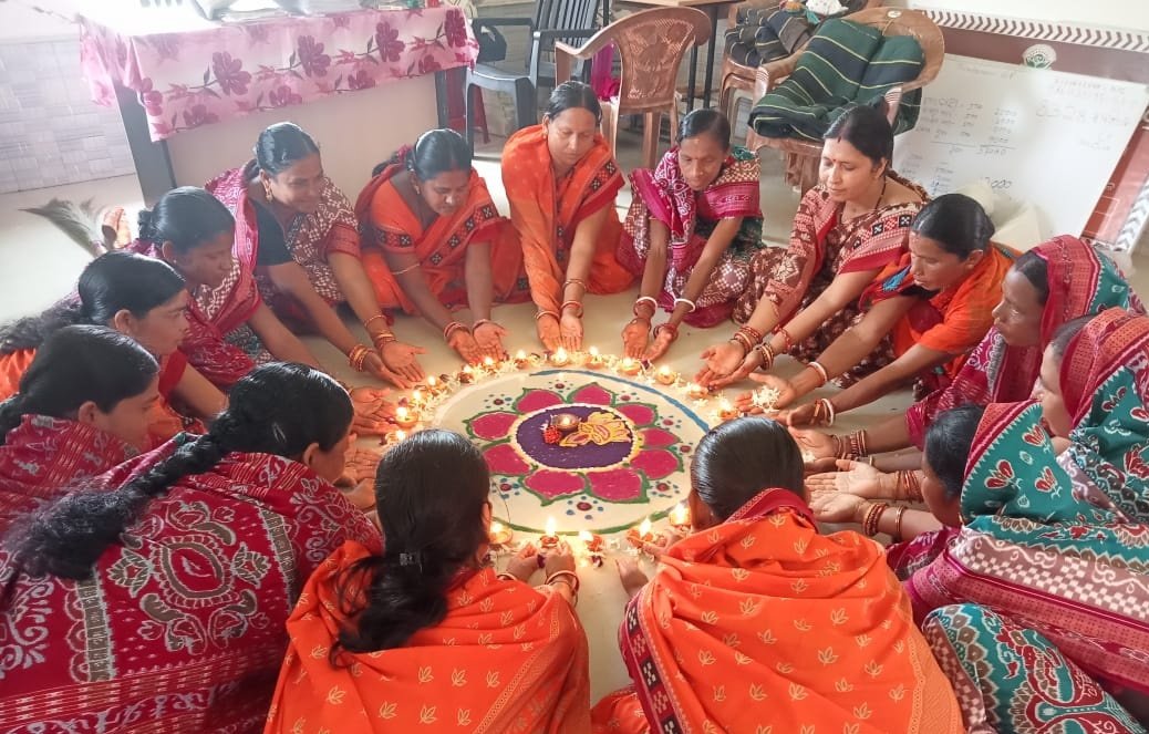 You are currently viewing ମୋଦୀଙ୍କ ଜନ୍ମଦିନରେ ଅନୁଗୋଳରେ ଦୀପ ପ୍ରଜ୍ୱଳନ