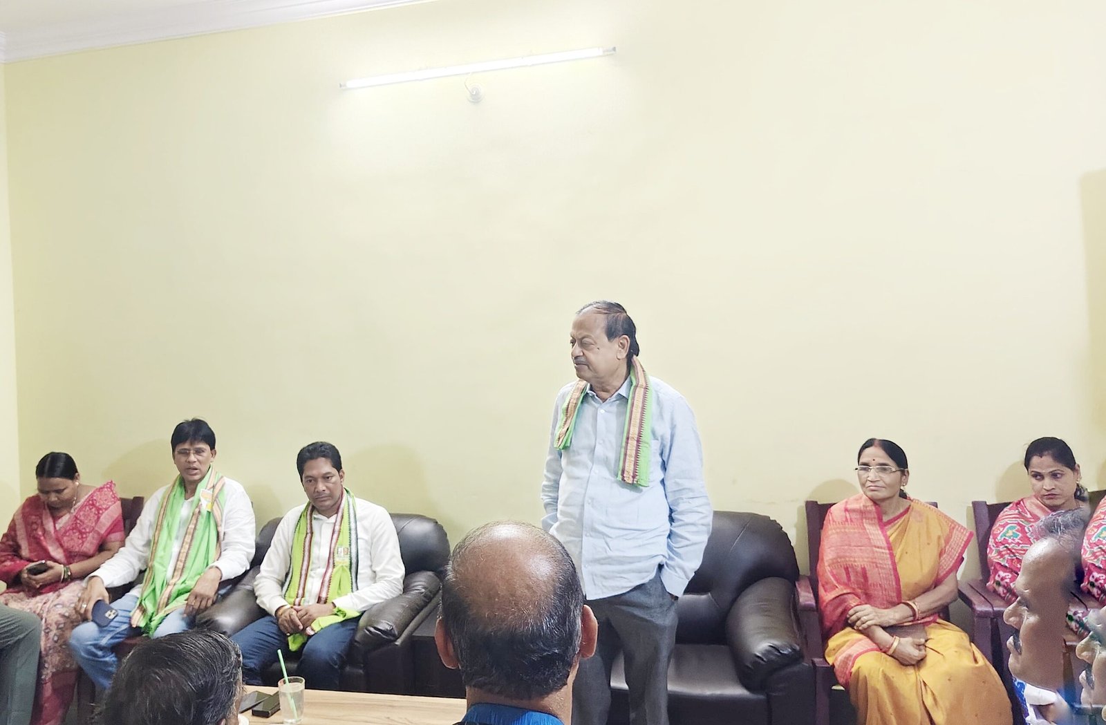 You are currently viewing ଖମାରରେ ବିଜେଡି ଉପସଭାପତି ଦେବୀ ପ୍ରସାଦ ମିଶ୍ରଙ୍କୁ ଭବ୍ୟ ସ୍ବାଗତ; ବିଜେପିକୁ ଟାର୍ଗେଟ୍