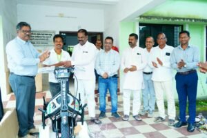 Read more about the article ଦିବ୍ୟାଙ୍ଗ କ୍ରୀଡ଼ାବିତ୍‌ ସୁନୀଲଙ୍କୁ ମୋଟରଚାଳିତ ହ୍ୱିଲ୍‌ଚେୟାର ପ୍ରଦାନ