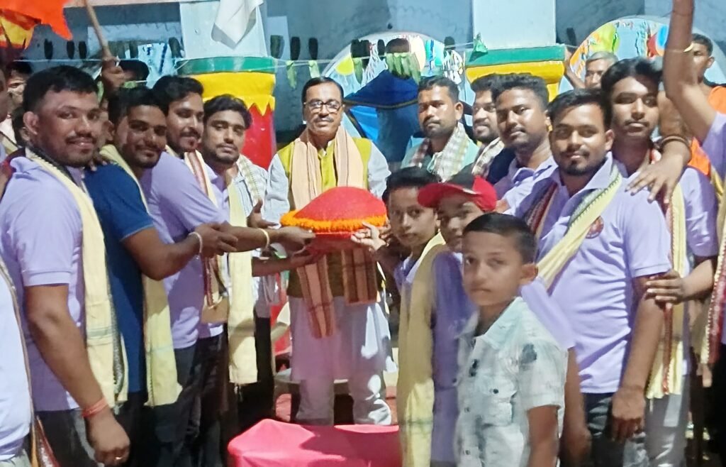 କୁଳୁମାରେ ଗଣେଶ ଭସାଣି ମେଲଣ: ୩୦,୫୫୫ ଟଙ୍କାରେ ବିକ୍ରି ହେଲା ଆଜ୍ଞା ଲଡ଼ୁ