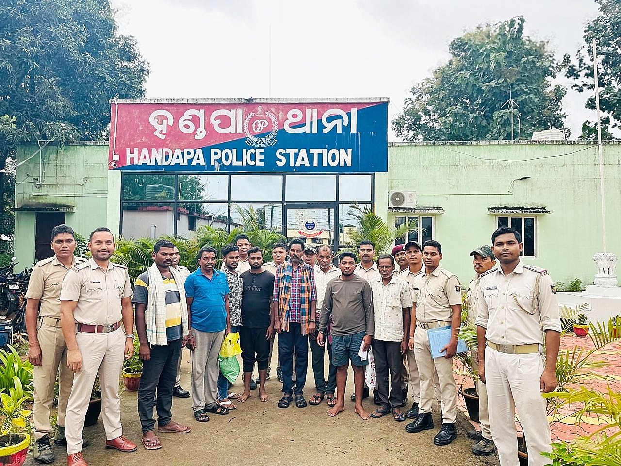 You are currently viewing ଆନ୍ତଃରାଜ୍ୟ ଗୋରୁ ଚାଲାଣ ରାକେଟ୍‌ର ପର୍ଦ୍ଦାଫାସ, ୮ ଗିରଫ