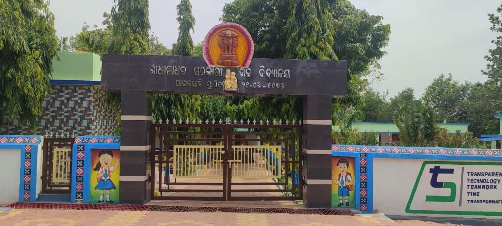 ପ୍ରଧାନ ଶିକ୍ଷୟିତ୍ରୀଙ୍କ ବଦଳିକୁ ନେଇ ଅସନ୍ତୋଷ, ତାଲା ପକାଇବାକୁ ଚେତାବନୀ